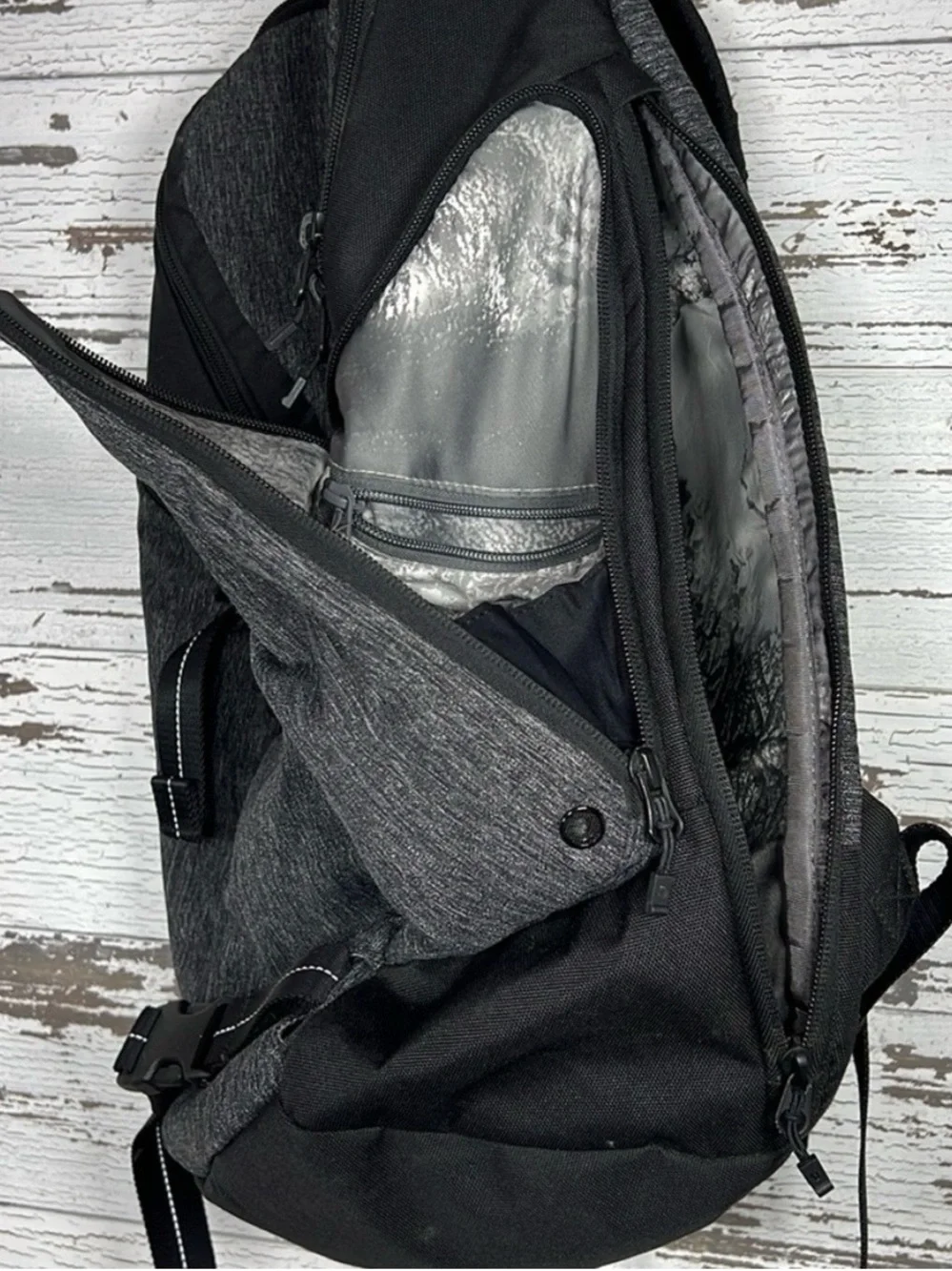 Lululemon Sojourn Backpack Black EUC